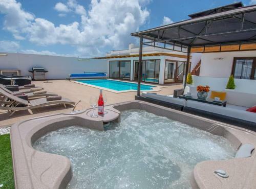 Villa Con Piscina Climatizada Y Jacuzzi