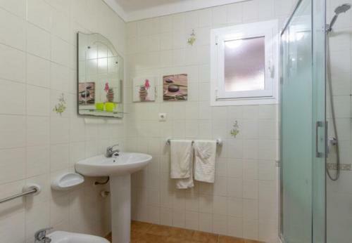 Pollenca Villa Sleeps 6 With Pool Air Con And Wifi