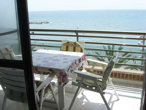 Authentic Family Apartment Facing The Sea