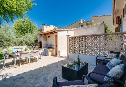 Playa de Muro Villa Sleeps 8 With Air Con