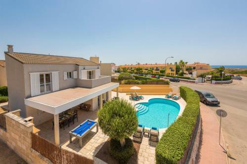 Gris 4 Bedroom Villa, Cala'n Forcat