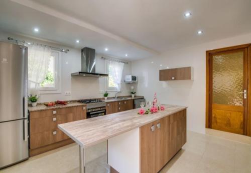 Alcanada Holiday Home Sleeps 6 With Wifi