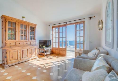 Font de Sa Cala Holiday Home Sleeps 10 With Pool