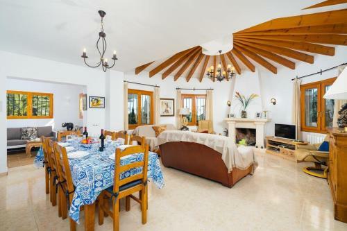 Xabia Villa Sleeps 6 Pool Air Con Wifi