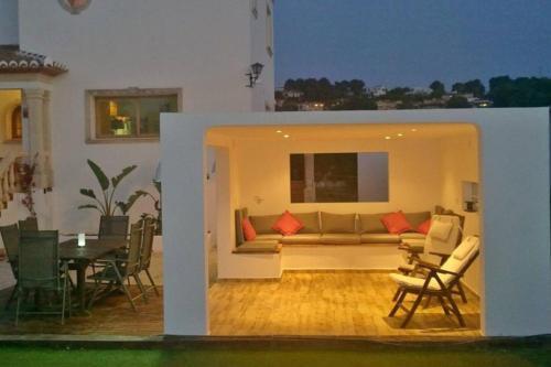 Immaculate 5-bed Villa In Xabia