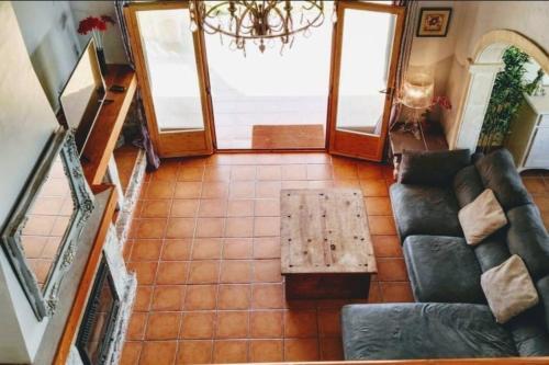 Immaculate 5-bed Villa In Xabia