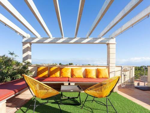 Vibrant Chalet In Cala Mendia Near Beach