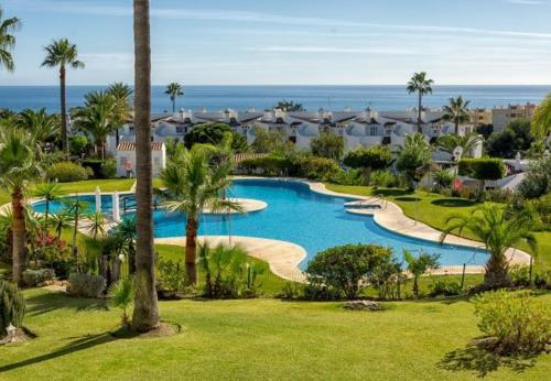 Cabopino Apartment Sleeps 4 Pool Air Con Wifi