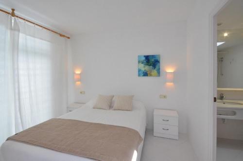 Fornells Holiday Home Sleeps 6