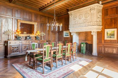 Le Moulinaud Chateau Sleeps 12 Pool Wifi