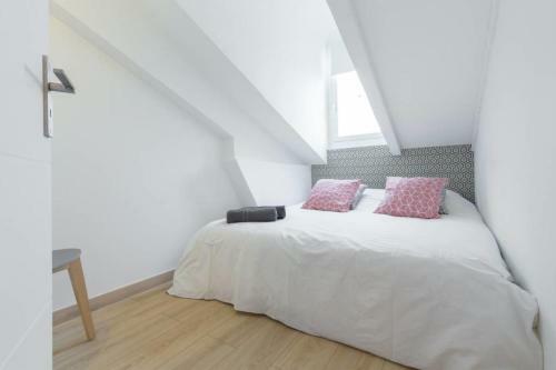 Charming 1 Bedroom Apartment Center