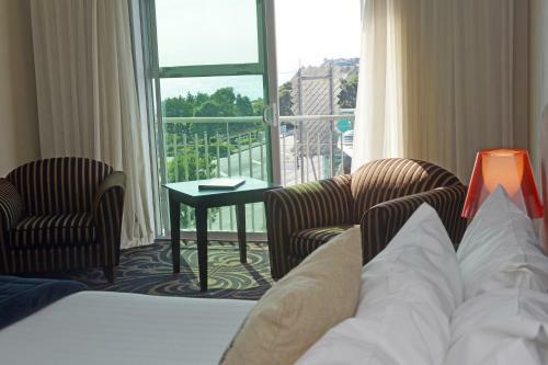 The Waterfront Hotel