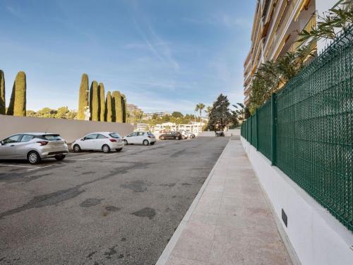 Modern Apartment In Le Cannet Near Centre