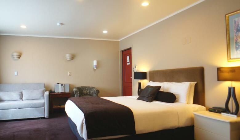 Cornwall Park Motor Inn