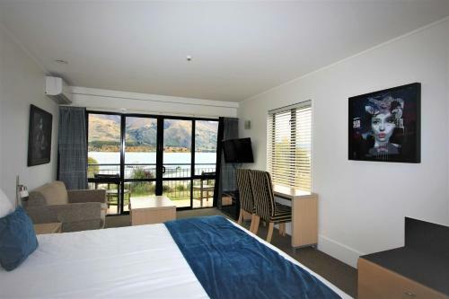 The Moorings Motel And Apartments