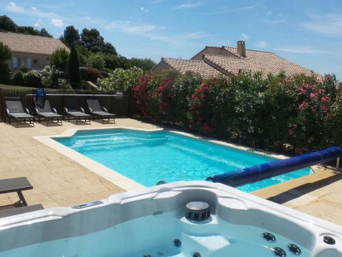 Welcoming Villa With Jacuzzi In Montburn-des-corbieres