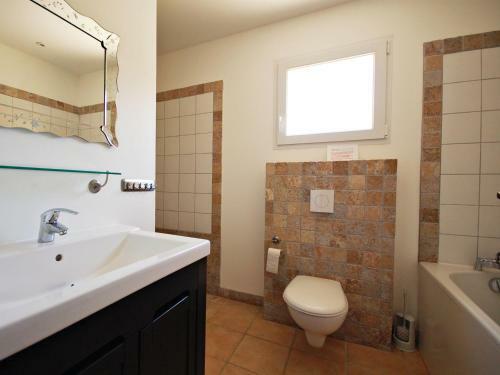 Welcoming Villa With Jacuzzi In Montburn-des-corbieres