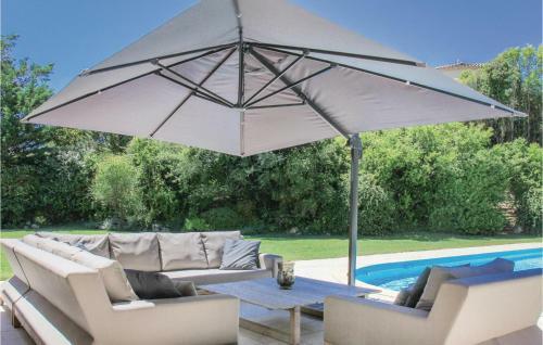 Five-bedroom Holiday Home In Montelimar
