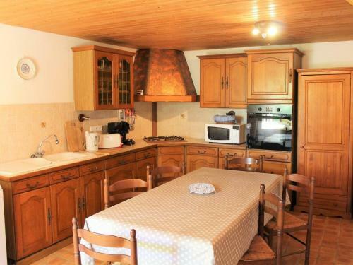 G�te Saint-avit-s�nieur, 4 Pi�ces, 6 Personnes - Fr-1-616-104