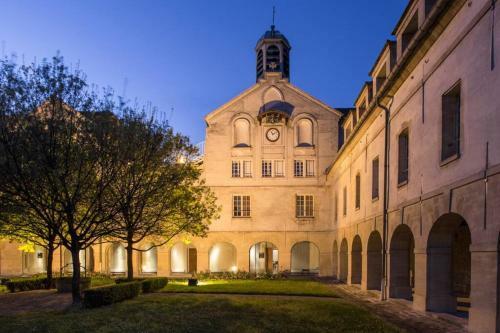 Chic Apart With Great View Of Paris