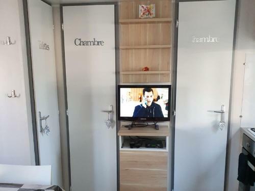 Endearing Mobile Home In Saint-jean-de-mont With Jacuzzi
