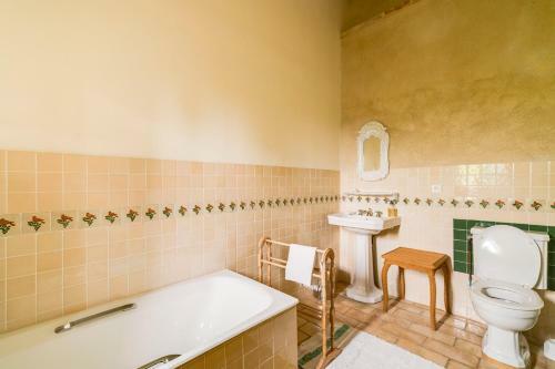 Saint-urcisse Villa Sleeps 8 Pool Wifi