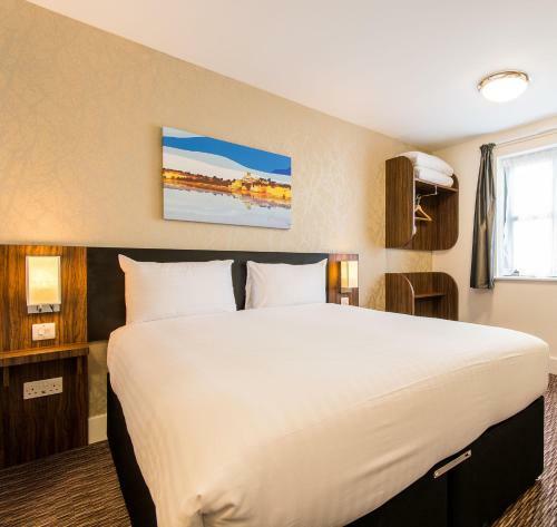Hotel Willows, Blackburn By Marston's Inn