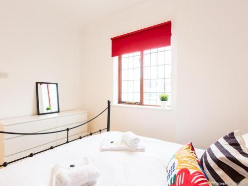 Spacious 5bdr House W/garden In Fabulous Location