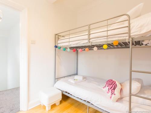 Spacious 5bdr House W/garden In Fabulous Location