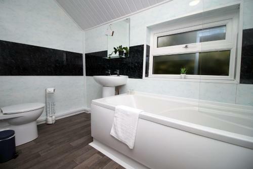 Adamsdown Lodge By Staybc