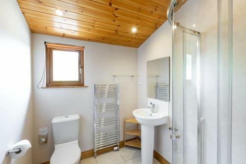 Woodpecker Lodge With Hot Tub Near Cupar Fife