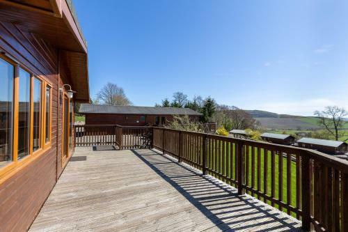 Woodpecker Lodge With Hot Tub Near Cupar Fife