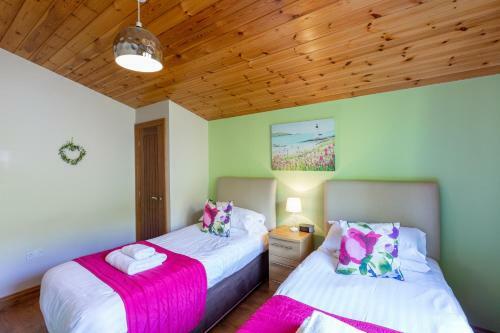 Woodpecker Lodge With Hot Tub Near Cupar Fife