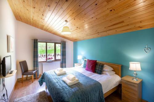 Woodpecker Lodge With Hot Tub Near Cupar Fife