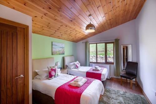 Woodpecker Lodge With Hot Tub Near Cupar Fife