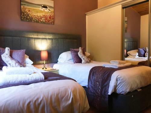 Silver Birch Lodge With Hot Tub Near Cupar Fife