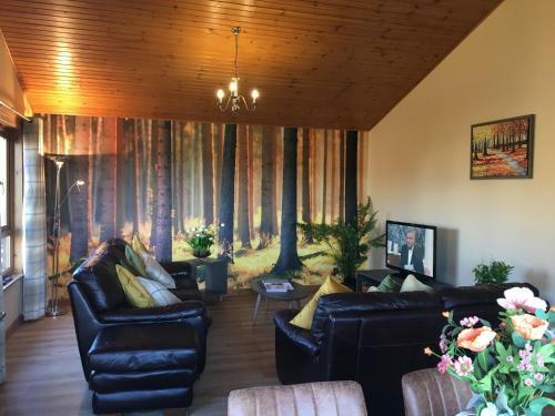 Silver Birch Lodge With Hot Tub Near Cupar Fife