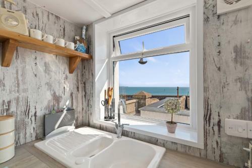 3 Lighthouse Row