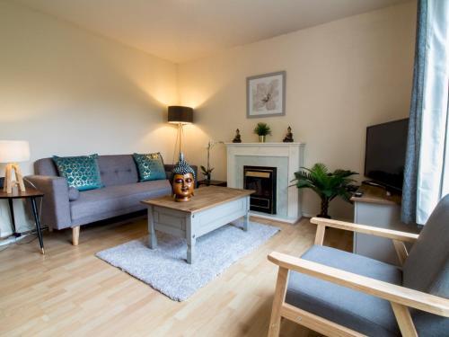 Bright & Tranquil Apartment Close To City Centre