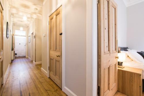 Apartamento Beautiful, Traditional 2 Bedroom Main Door Flat