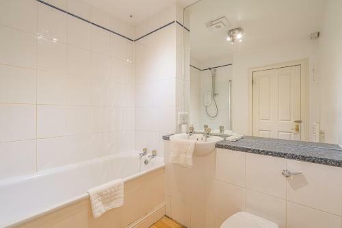 2 Bedroom Central Apartment With Stunning Castle View