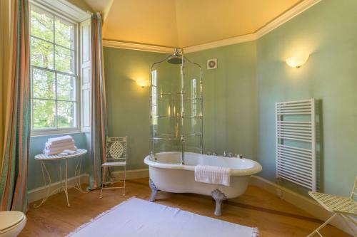 Edrom Chateau Sleeps 26 Wifi