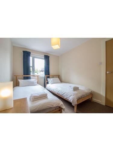 Immaculate 2 Bed House, Sleeps 6, Free Parking