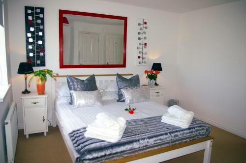 Ladysmith House - 4 Bedrooms - Full House