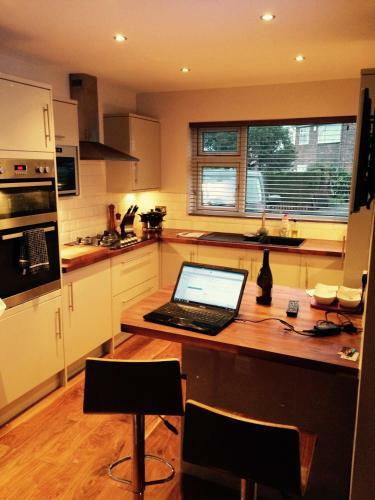 Charming 3-bed House In Harrogate With Hot Tub
