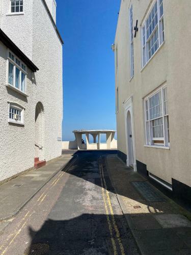 Seaside Cottage, Yards To The Sea