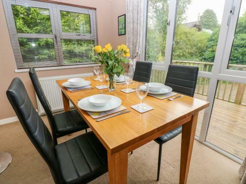 1 Hornbeam Lodge