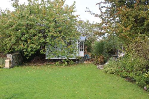 Bed & Breakfast Little England Retreats
