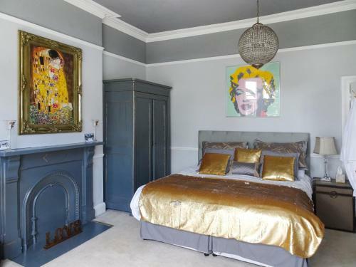 Wollaston Chateau Sleeps 19 Wifi