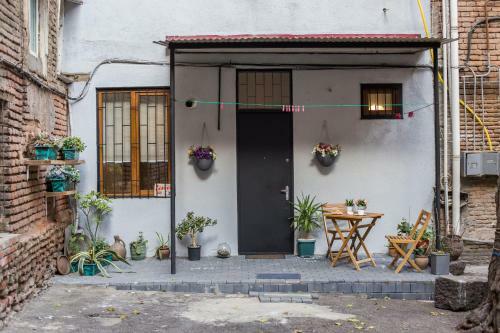 Proper Apartments Studio With Yard Near Freedom Square